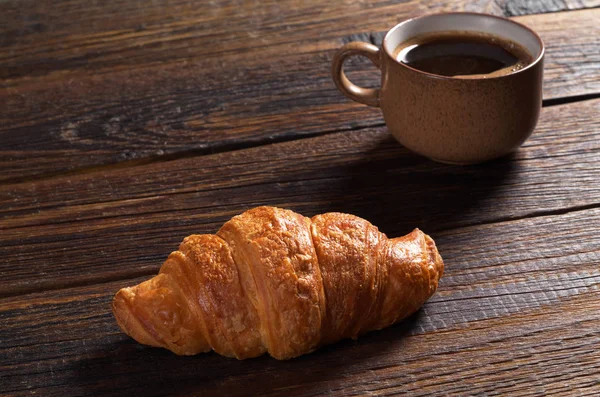 Croissant és kávé — Stock Fotó