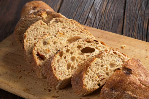 Нарезанный чиабаттский хлеб — стоковое фото