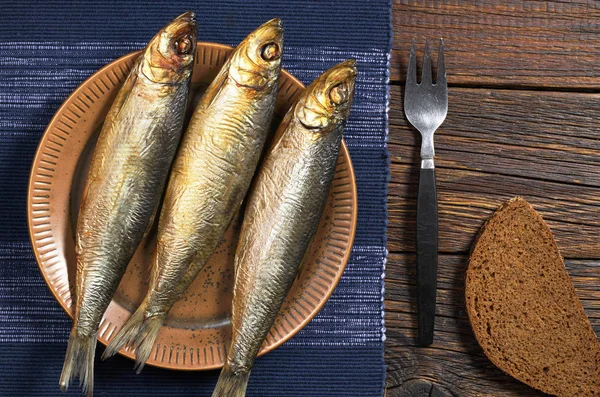 Poisson fumé sur la table — Photo