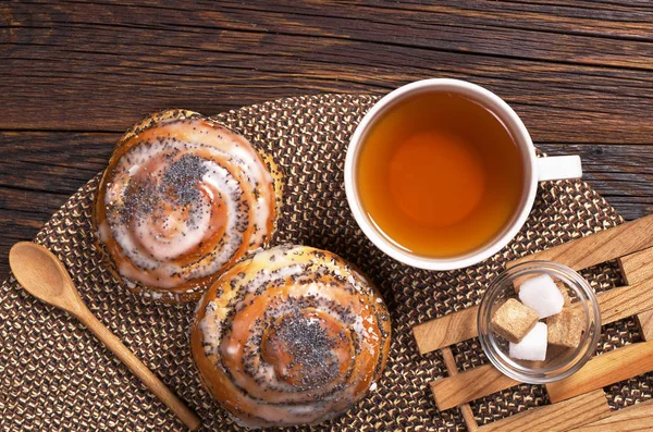 Two buns and tea — Stock Photo, Image
