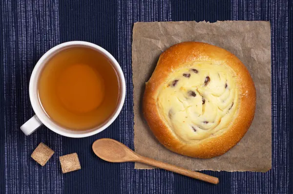 Tee und Brötchen — Stockfoto