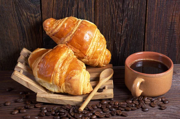 Kaffee und Croissant — Stockfoto