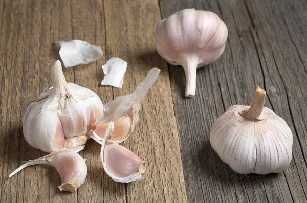 Fresh ripe garlic — Stock Photo, Image