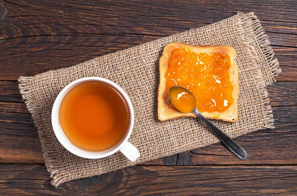 Tee und Toast mit Marmelade — Stockfoto