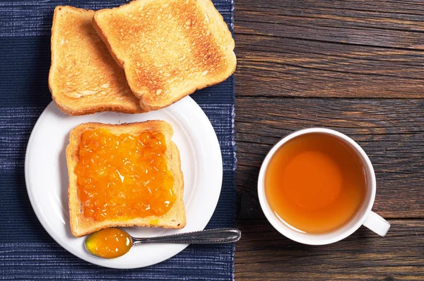 Tea and toasted bread — Stock Photo, Image