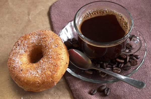 Koffie en donut — Stockfoto