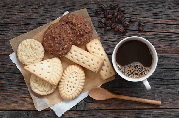 Koffie en diverse koekjes — Stockfoto