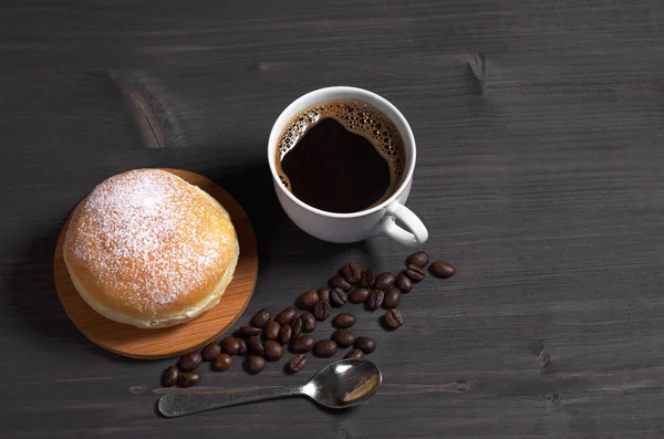 Кофе с пончиком — стоковое фото