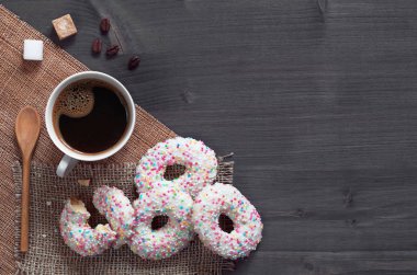 Şekerli kurabiye ve kahve