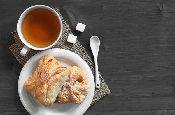 Çay ve puf böreği — Stok fotoğraf