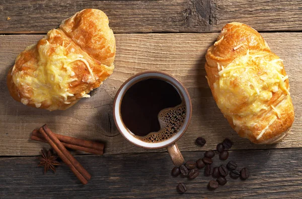 Dois croissants e café — Fotografia de Stock