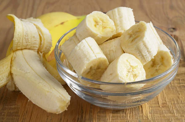 Bananas in bowl — Stock Photo, Image