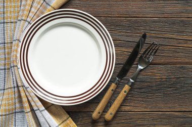 tabak ve çatal bıçak takımı