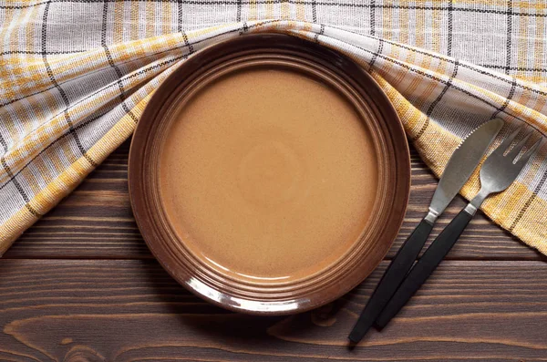 Tabak, çatal ve bıçak. 