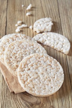 Yuvarlak pirinç kek 