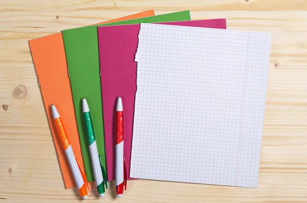 School notebooks and pens — Stock Photo, Image