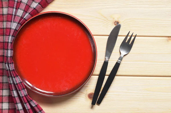 Tabak, çatal ve bıçak. 