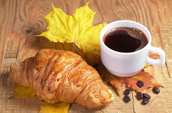 Café y croissant — Foto de Stock