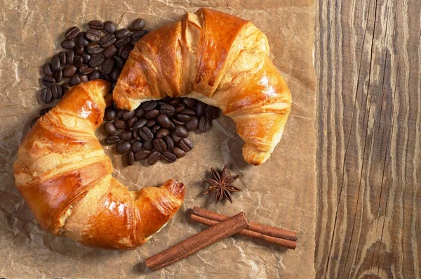 Deux croissants frais — Photo