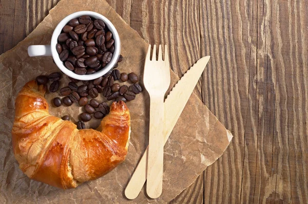 Croissant und Kaffee — Stockfoto