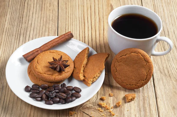 Gember koekjes en koffie — Stockfoto