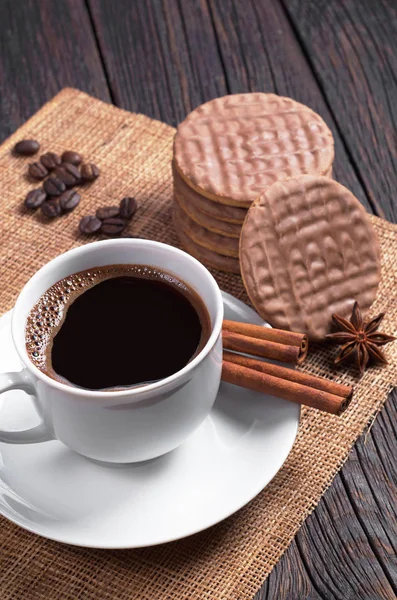 Koffie en chocoladekoekjes — Stockfoto