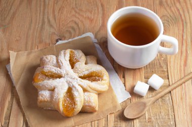 Çay ve reçelli çörek