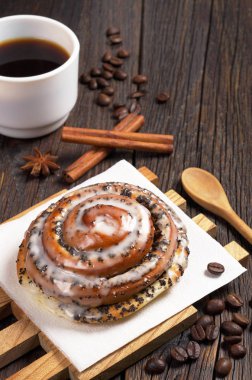 Haşhaş ve kahve ile topuz