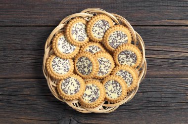 Bisküvi çikolata ile 