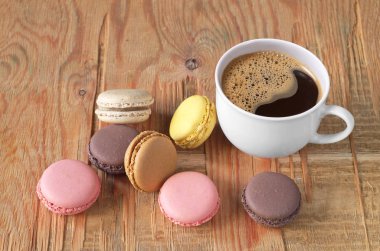 Kahve renkli macaroons ile 