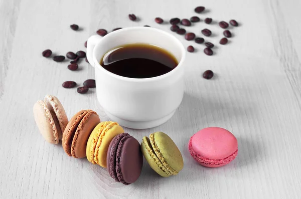 Macaroons and coffee — Stock Photo, Image