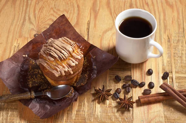 Kawa i nieopakowanych muffin — Zdjęcie stockowe