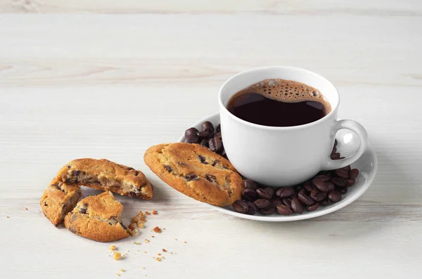 Kaffe och choklad chip cookies — Stockfoto