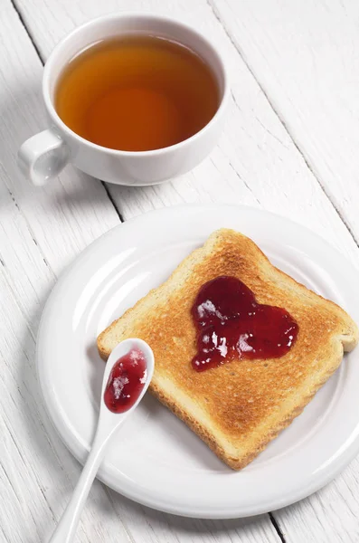 Pan tostado con mermelada y té —  Fotos de Stock