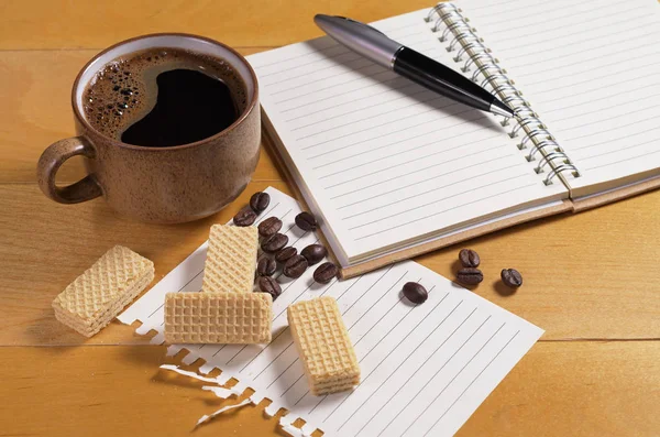 Koffie en notebook — Stockfoto