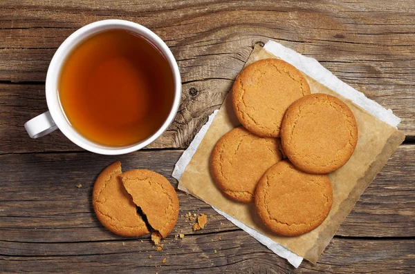 Galletas de jengibre y té — Foto de Stock