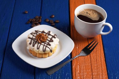 Tatlı kek ve kahve sırlı