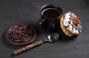 Kahve ve sırlı kurabiye