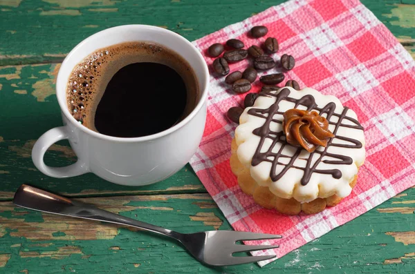Καφέ και κέικ με γλάσο — Φωτογραφία Αρχείου