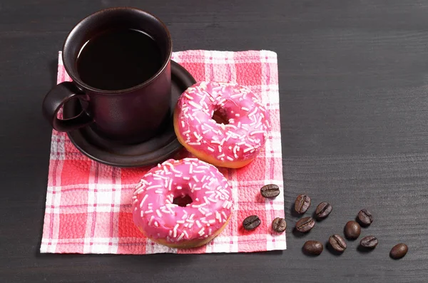 粉红甜甜圈和咖啡 — 图库照片