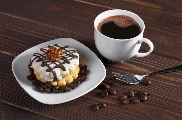 Kaffe och rund kaka — Stockfoto