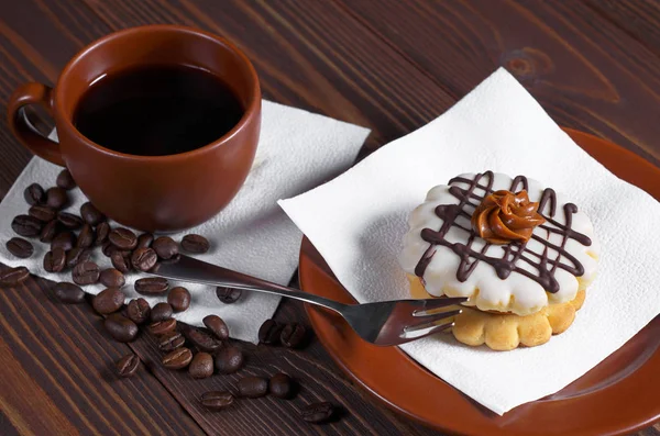 Koffie en kleine ronde taart — Stockfoto