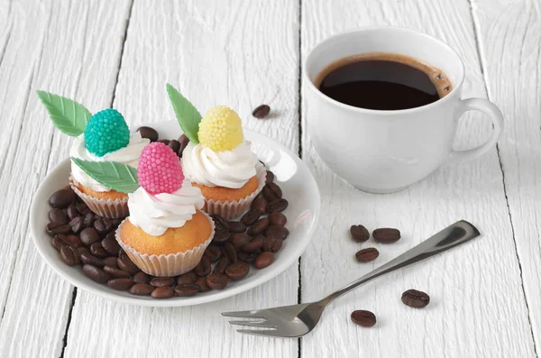 Colorful cakes and coffee — Stock Photo, Image