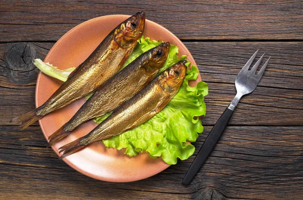 Uzené ryby v desce — Stock fotografie