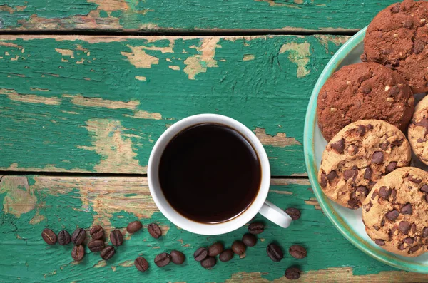 Káva a čokoláda čip cookies — Stock fotografie