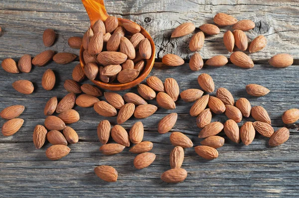 Almendras sobre mesa — Foto de Stock