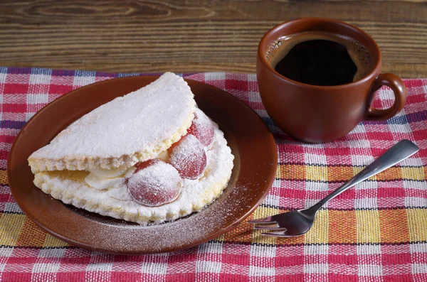 Cake with grape and coffee — Stock Photo, Image