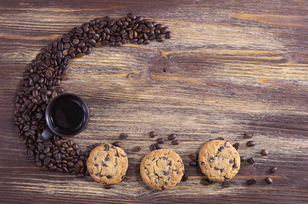 Tasse Kaffee, Bohnen und Kekse — Stockfoto