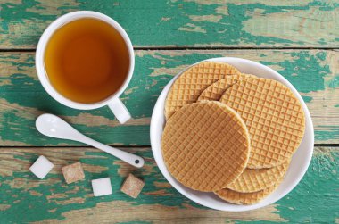 Çay ve yuvarlak gofret