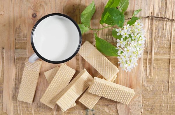 Wafers with milk